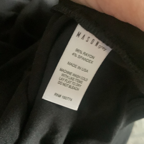 Mason grey long sleeves t‎ shirt v neck NWT size M black solid soft - Picture 3 of 8